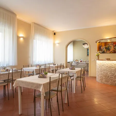 Domus Salento & Con Parcheggio Privato In Loco Bed and Breakfast