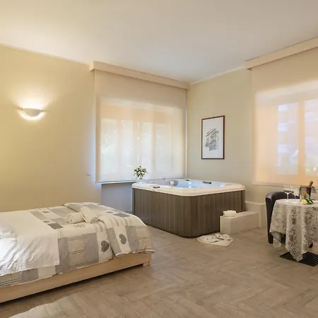 Domus Salento & Con Parcheggio Privato In Loco 4*