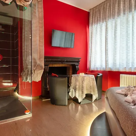 Bed and Breakfast Domus Salento & Con Parcheggio Privato In Loco Λέτσε