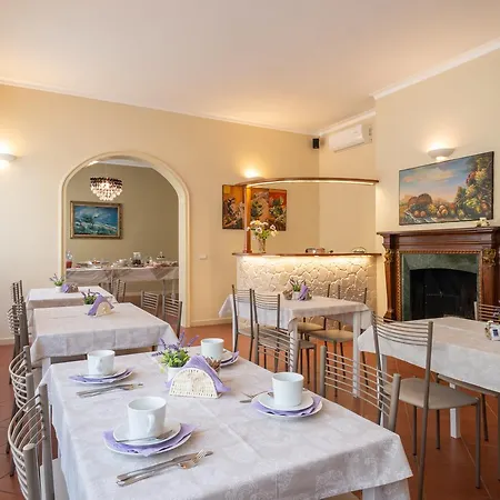 Domus Salento & Con Parcheggio Privato In Loco Bed and Breakfast Λέτσε