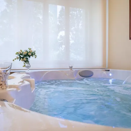 Bed and Breakfast Domus Salento & Con Parcheggio Privato In Loco 4*