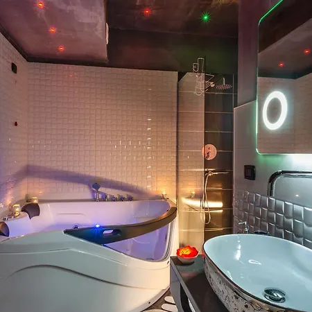 Domus Salento & Con Parcheggio Privato In Loco 4* Λέτσε