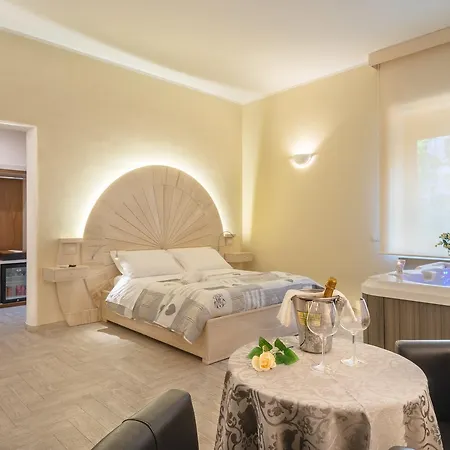 Domus Salento & Con Parcheggio Privato In Loco 4*
