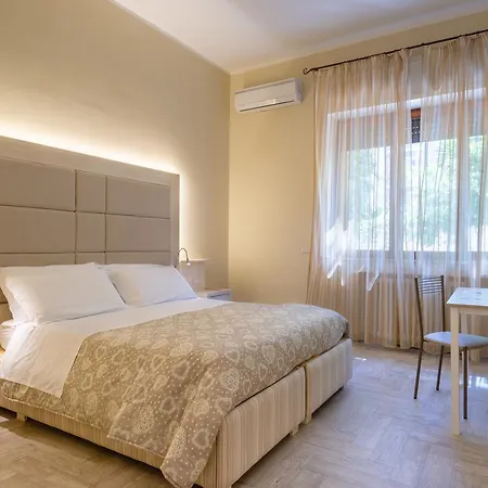 Domus Salento & Con Parcheggio Privato In Loco 4* Λέτσε