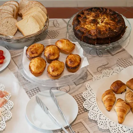 Domus Salento & Con Parcheggio Privato In Loco Bed and Breakfast Λέτσε