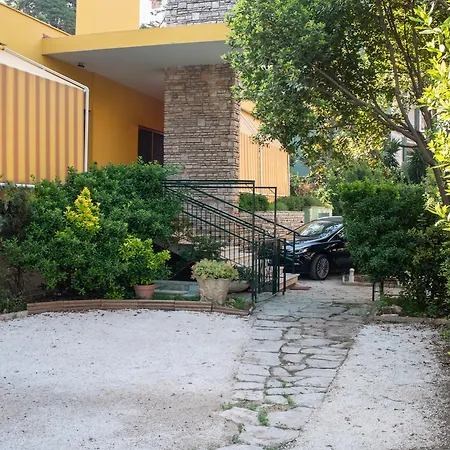 Domus Salento & Con Parcheggio Privato In Loco Λέτσε