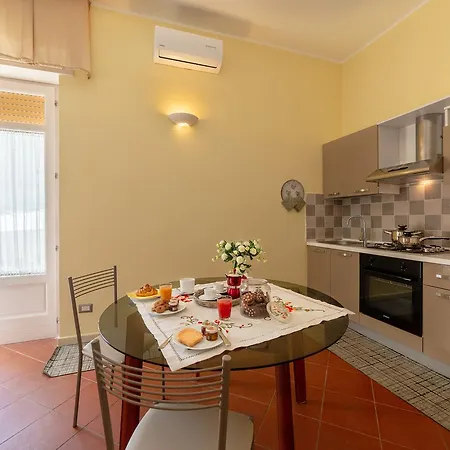 Domus Salento & Con Parcheggio Privato In Loco Bed and Breakfast Λέτσε