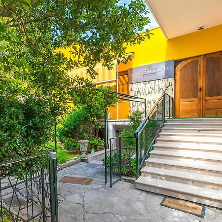 Domus Salento & Con Parcheggio Privato In Loco Bed and Breakfast